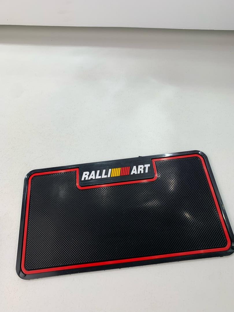 Tapis Antidérapant Tableau de Bord RALLI ART – 15 x 27 cm image 2