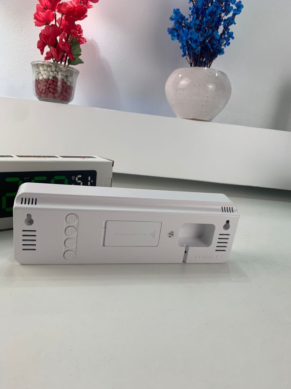 Horloge Murale Numérique LCD avec Température, Humidité et Alarm image 1