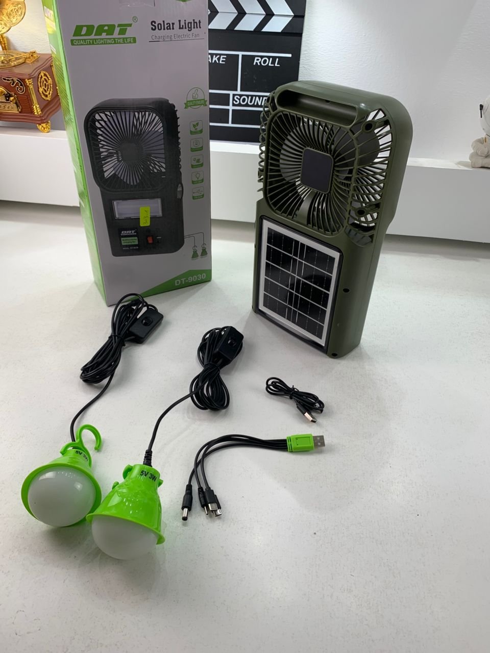Kit Ventilateur et Lampe Multifonction avec Panneau Solaire , Idéal pour les Sorties et Coupures de Courant image 1