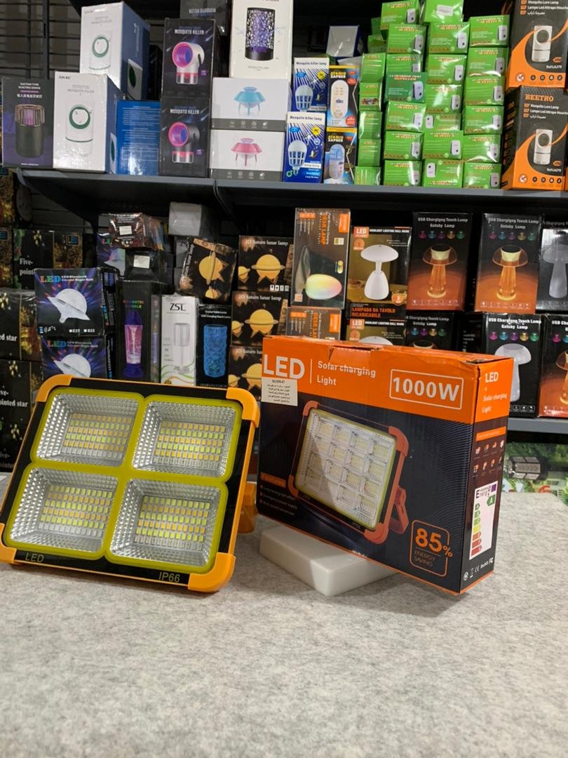 Projecteur LED étanche Rechargeable 4 modes D'éclairage Power-Bank 1000W image 10