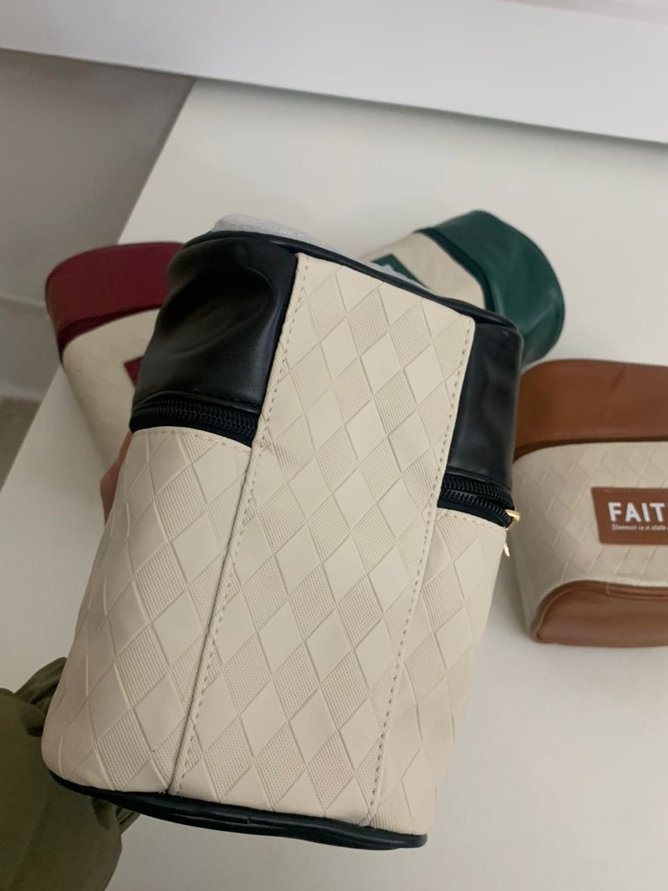 Trousse de Maquillage Compacte en Cuir – Organiseur Élégant et Polyvalent image 1