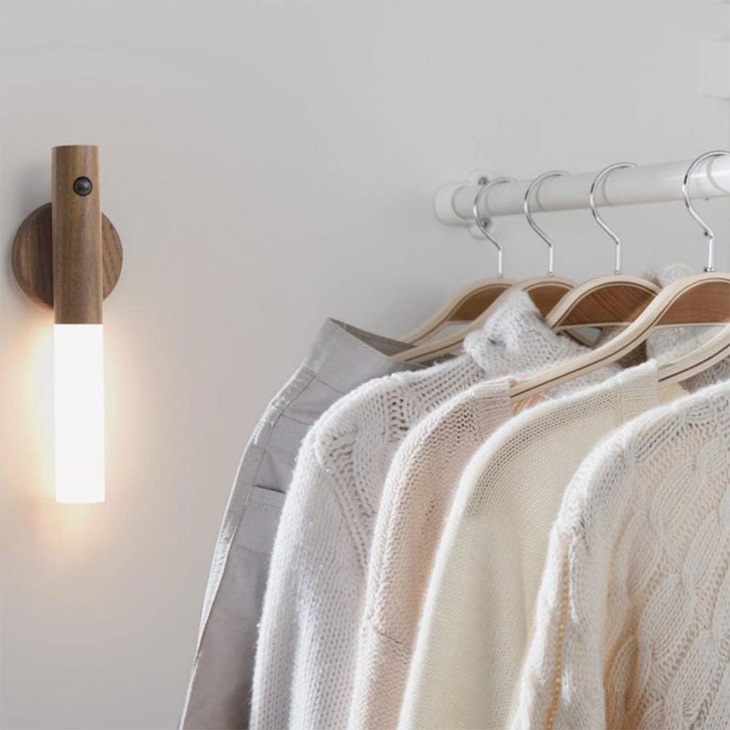 Lampe détecteur intelligente en bois – élégante, pratique et chaleureuse image 0