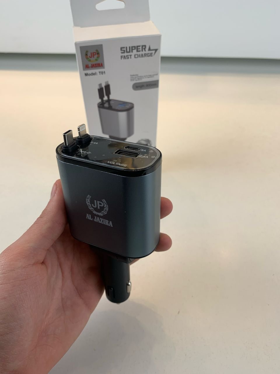 Chargeur Voiture Rétractable 4-en-1 – Câbles Type-C & iOS image 1