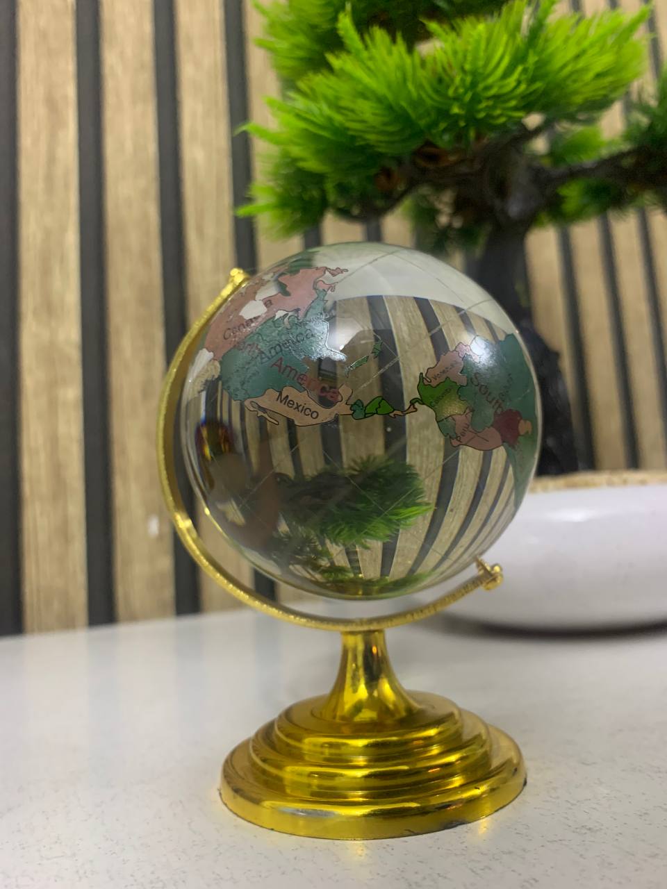 Globe Décoratif en Cristal Rotatif Élégant