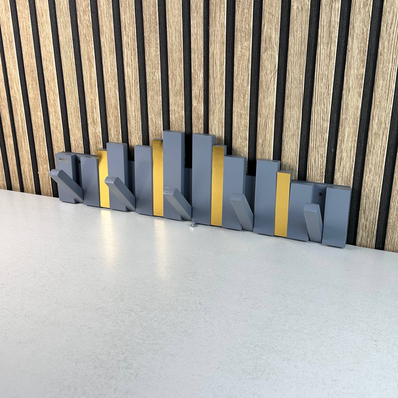 Patère Murale à Touches Pliables : L'Alliance du Design et de l'Espace