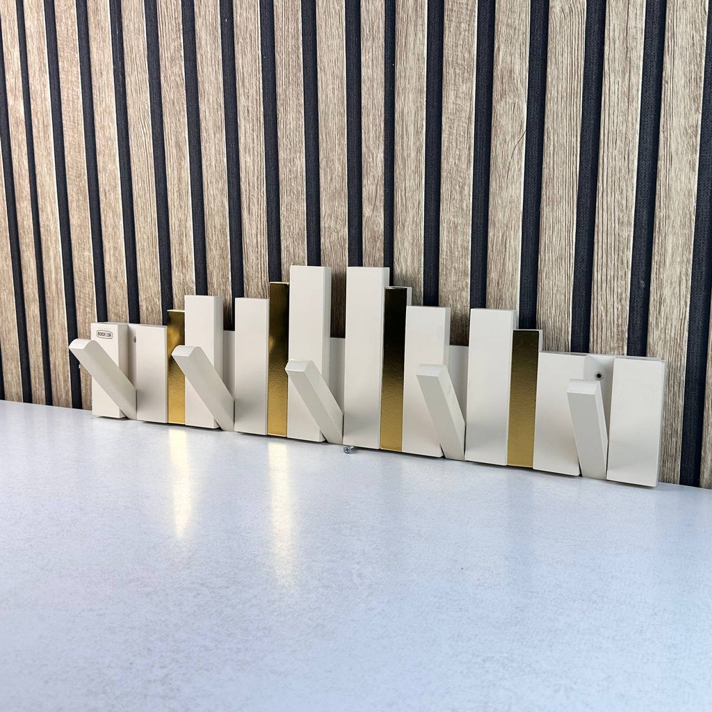 Patère Murale à Touches Pliables : L'Alliance du Design et de l'Espace