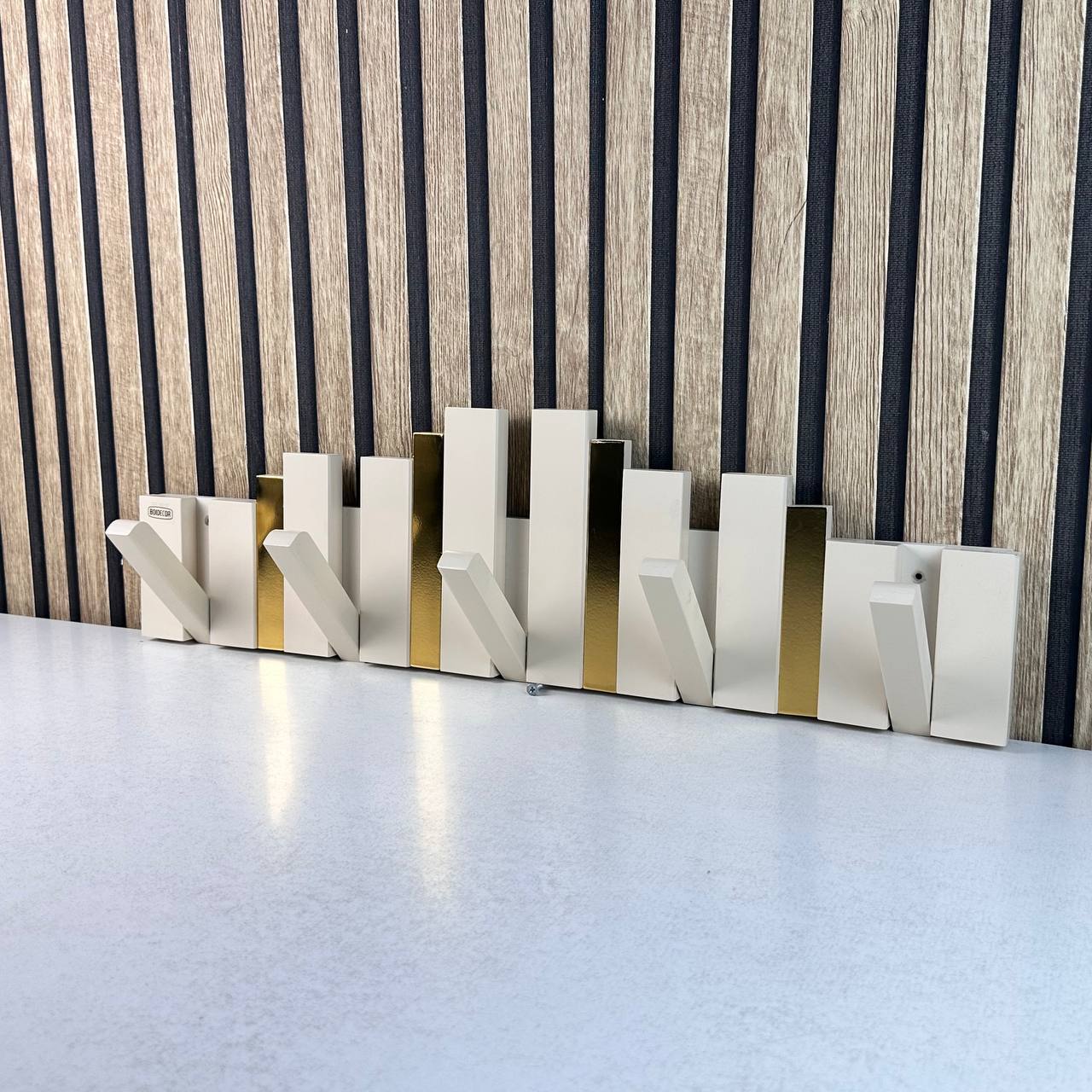Patère Murale à Touches Pliables : L'Alliance du Design et de l'Espace