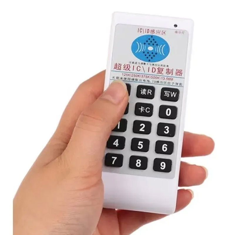 Duplicateur de Cartes à Puces : Multi-Fréquences et Format Compact