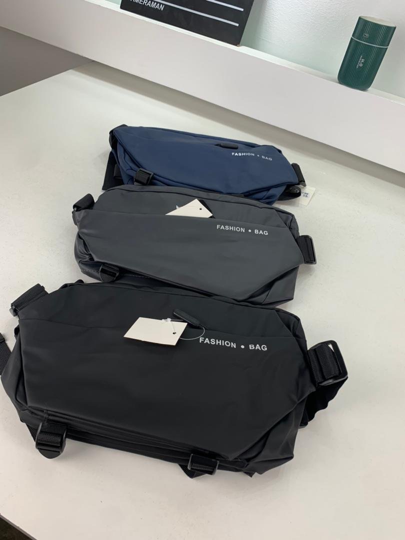 Sac de Poitrine Homme Moderne – Résistant & Confortable image 2