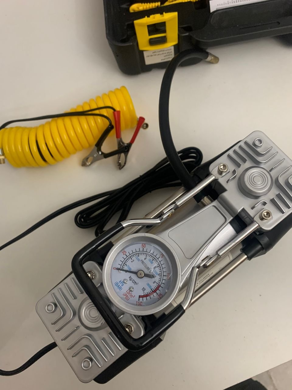 Compresseur Voiture Double Cylindre 12V avec Kit de Réparation – Jusqu'à 150 PSI image 1