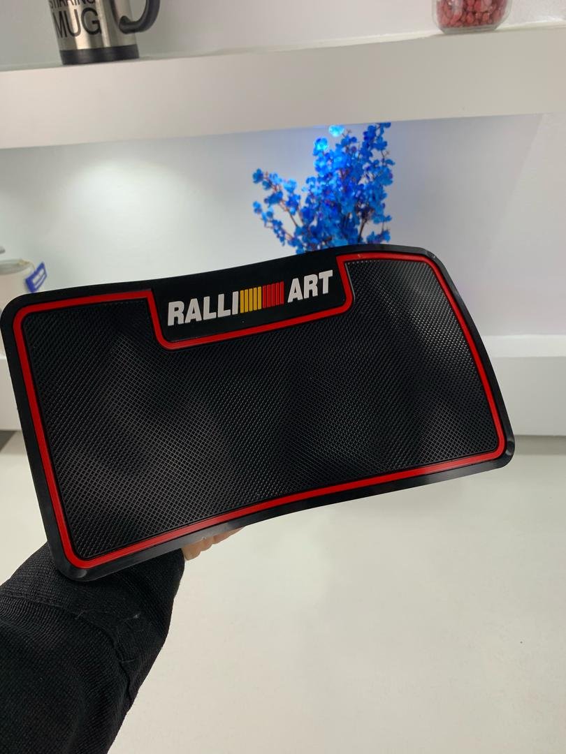 Tapis Antidérapant Tableau de Bord RALLI ART – 15 x 27 cm image 1