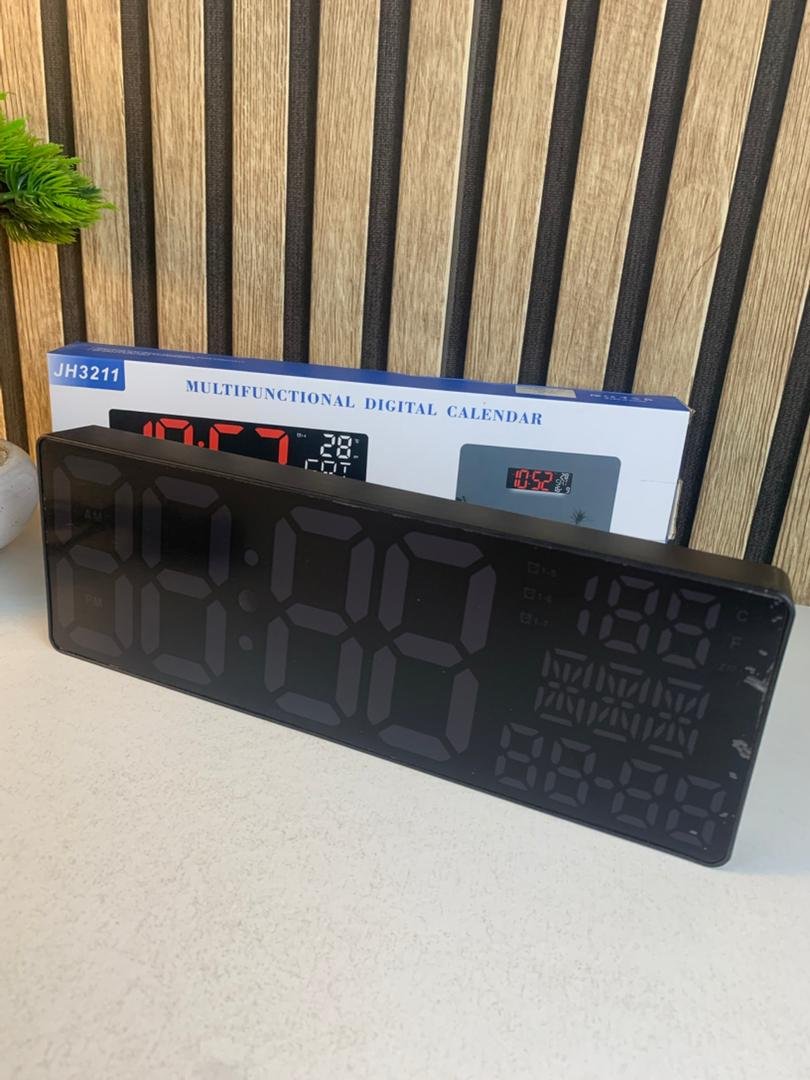 Horloge numérique LED design – Élégance et modernité lumineuse image 1