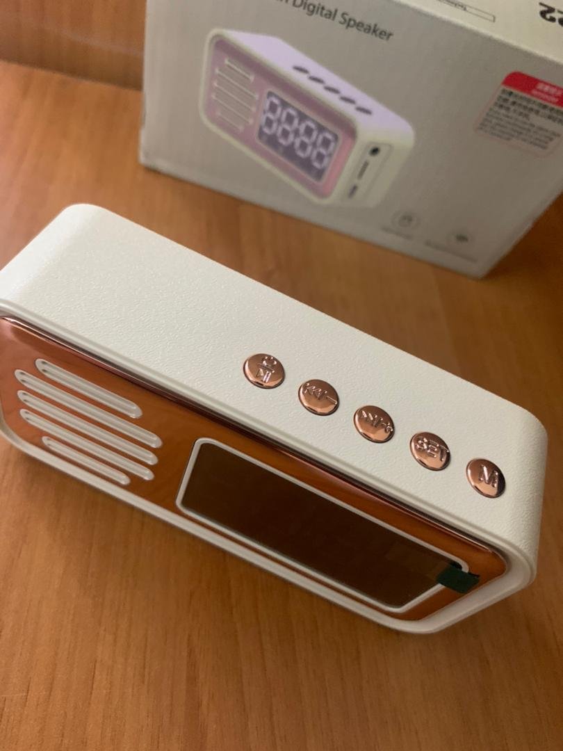 Réveil Bluetooth Rétro Étanche avec Haut-Parleur & Longue Autonomie image 3