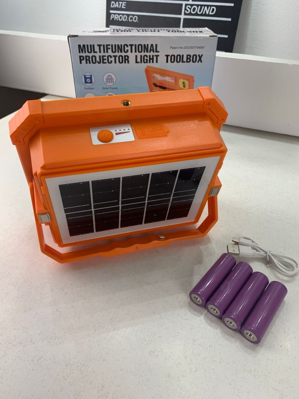Projecteur LED Solaire rechargeable multifonction – puissance et outils dans un seul appareil image 8