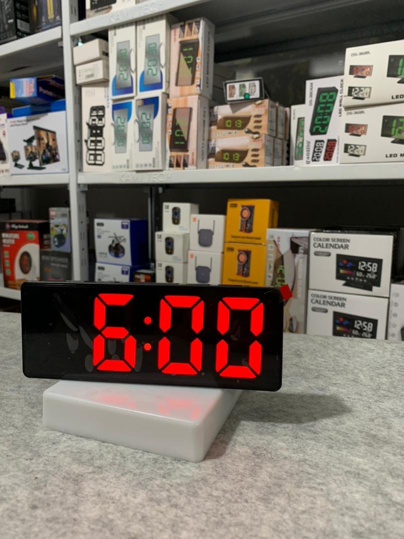 Réveil Numérique LED Ultra-Mince avec Affichage Réglable et Double Alimentation image 3
