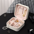 Boîte à Bijoux de Voyage en Cuir – Compacte, Élégante et Imperméable علبة مجوهرات سفر جلدية – أنيقة، مقاومة للماء وصغيرة الحجم image 0