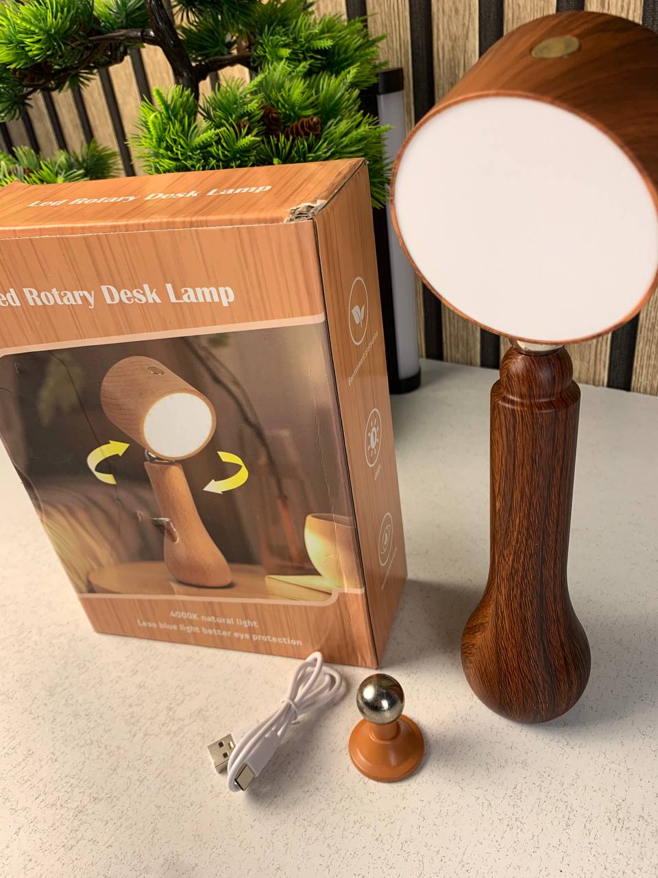 Lampe de Bureau 360° : Éclairage Intelligent et Protecteur