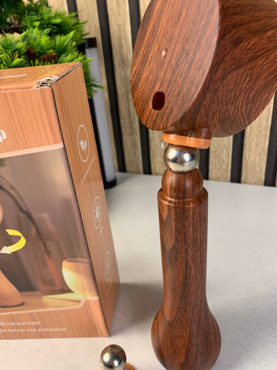 Lampe de Bureau 360° : Éclairage Intelligent et Protecteur