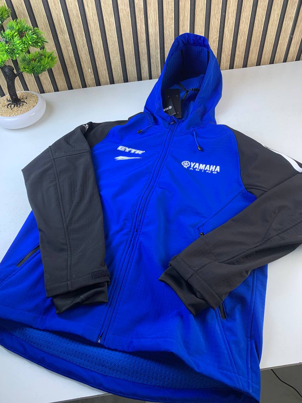 Veste Softshell Yamaha Racing : Protection Totale et Style Sportif